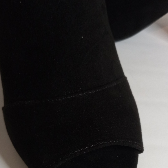 Apt.9 "Defined Comfort", Opened Toe Black Suede Ankle Boot. - Picture 2 of 9